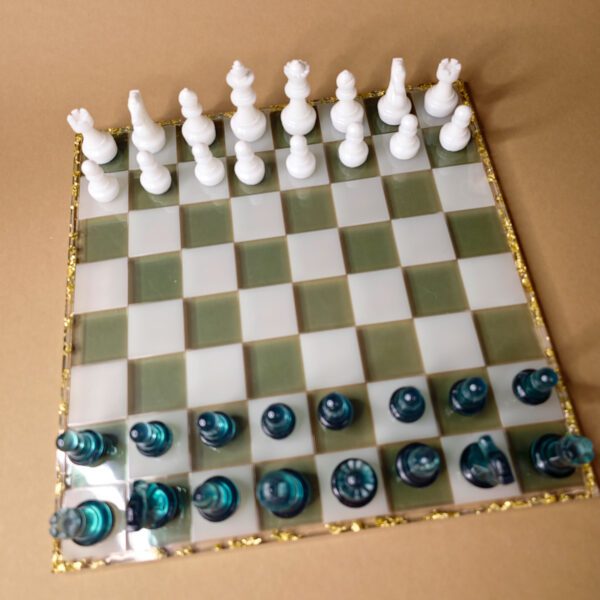 Unikatni šah od smole