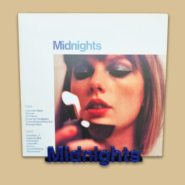 Taylor Swift Midnights nosač za ploče – estetski dodatak za tvoj zid